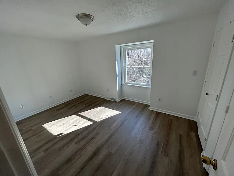 922 Blankenship Rd — Photo 7