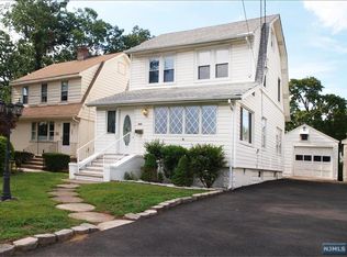 260 Manhattan Ter, Dumont, NJ 07628