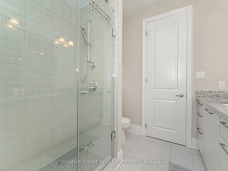 2118 Vineland Cres — Photo 34
