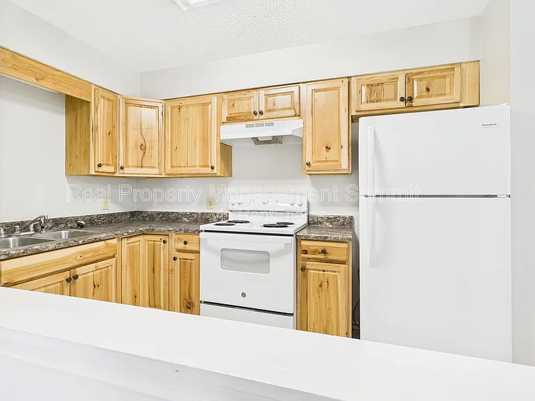 325 Campbell St. — Photo 8