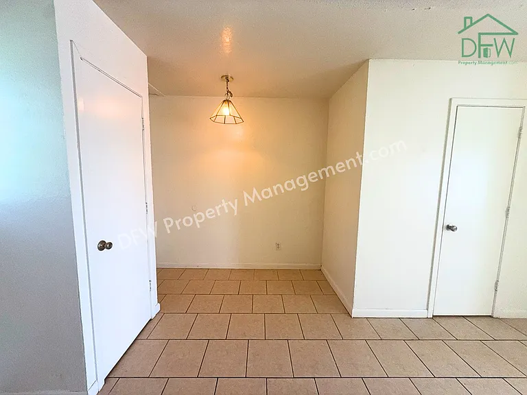 807 W Walnut St #C2 — Photo 6