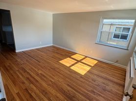 3902 E Gatewood Ln, Silverton, OH