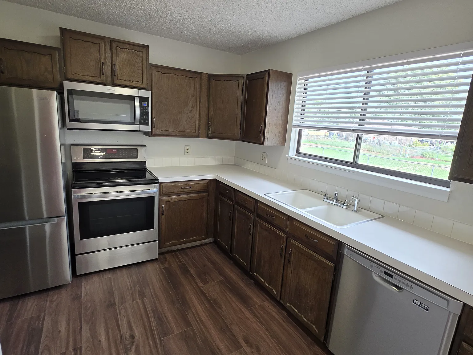 3 bed, 1200 sqft, $2,500 — Photo 1