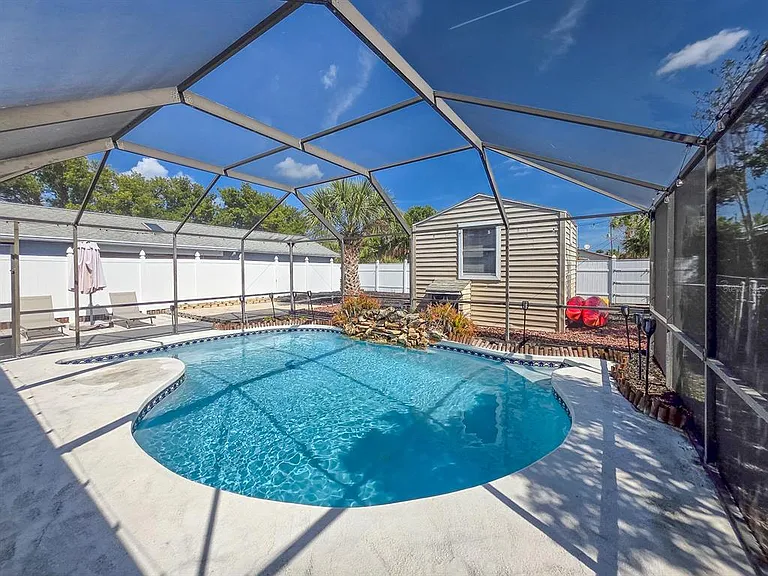 2135 S Flagler Ave — Photo 9