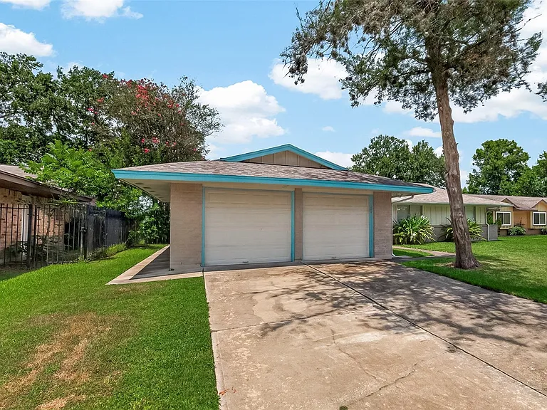 1715 Ramada Dr — Photo 2