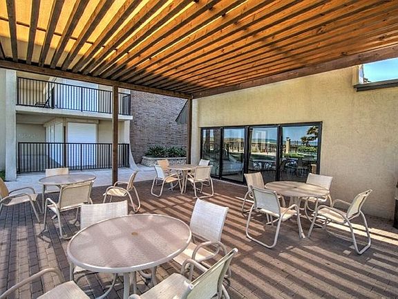 3rd image of 2800 Gulf Blvd APT 1105