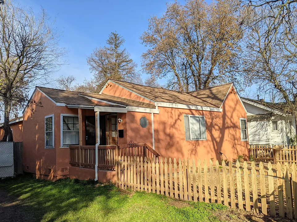 515 Redwood Ave