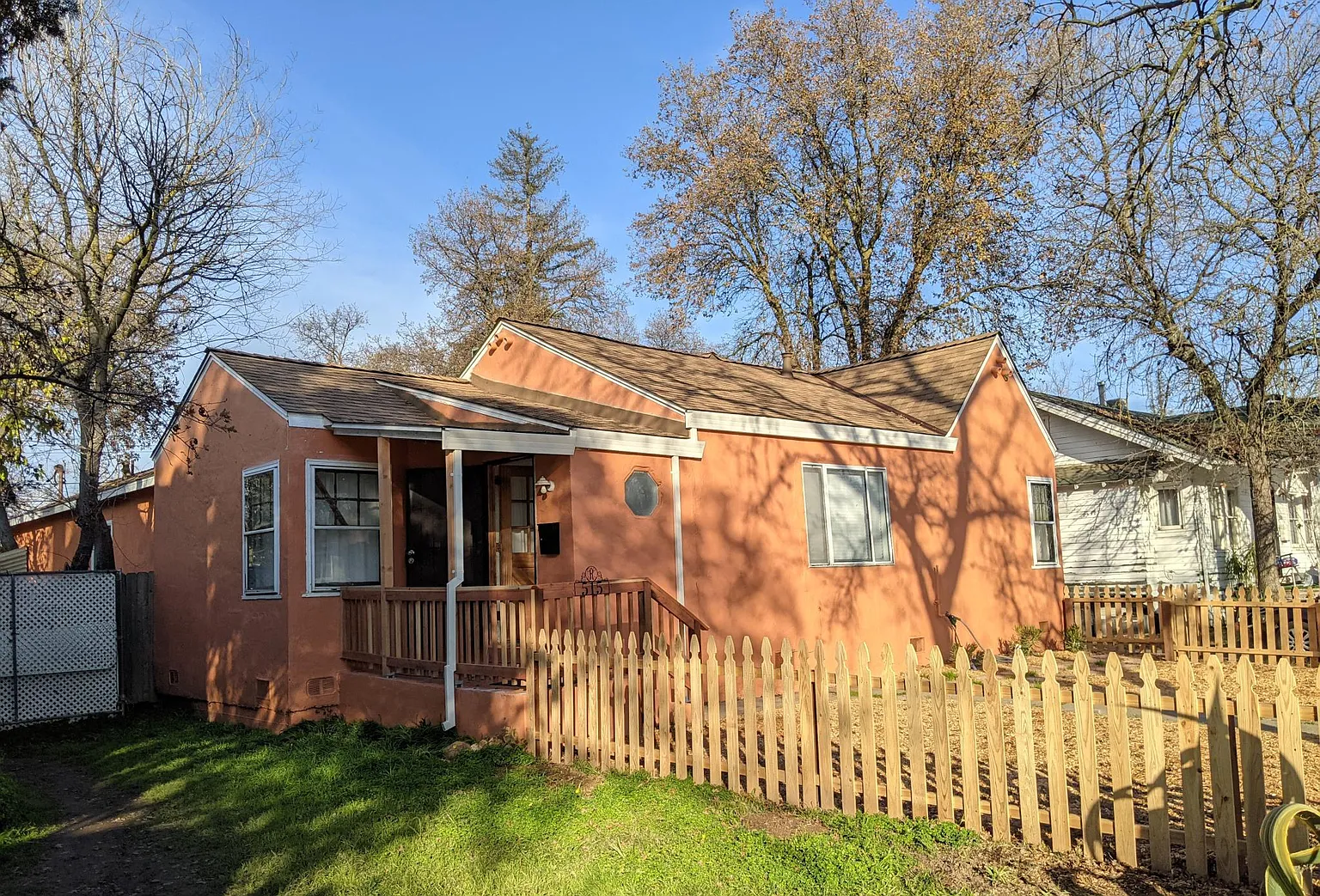 515 Redwood Ave photo 1