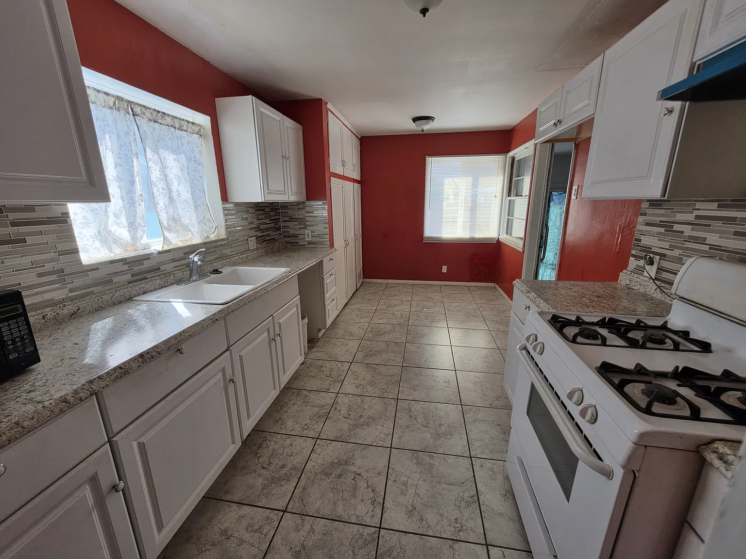 4 bed, 1500 sqft, $2,550 — Photo 4