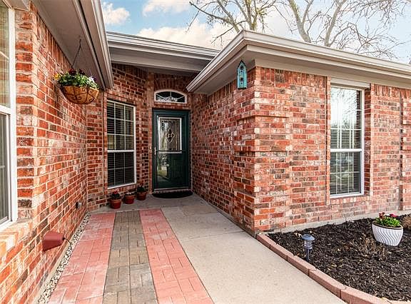 4th image of 8417 Redonda St