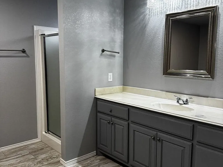 10008 York Ave — Photo 14