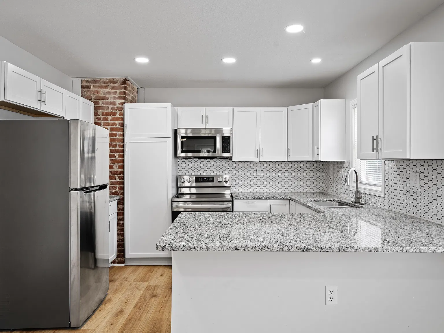 3 bed, 1300 sqft, $1,600 — Photo 4