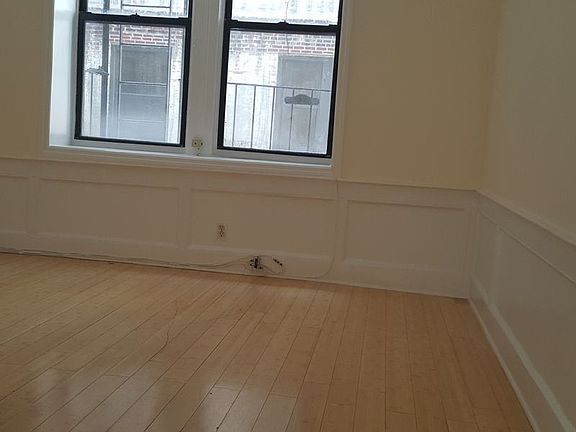 5th image of 552 Parkside Ave #C7