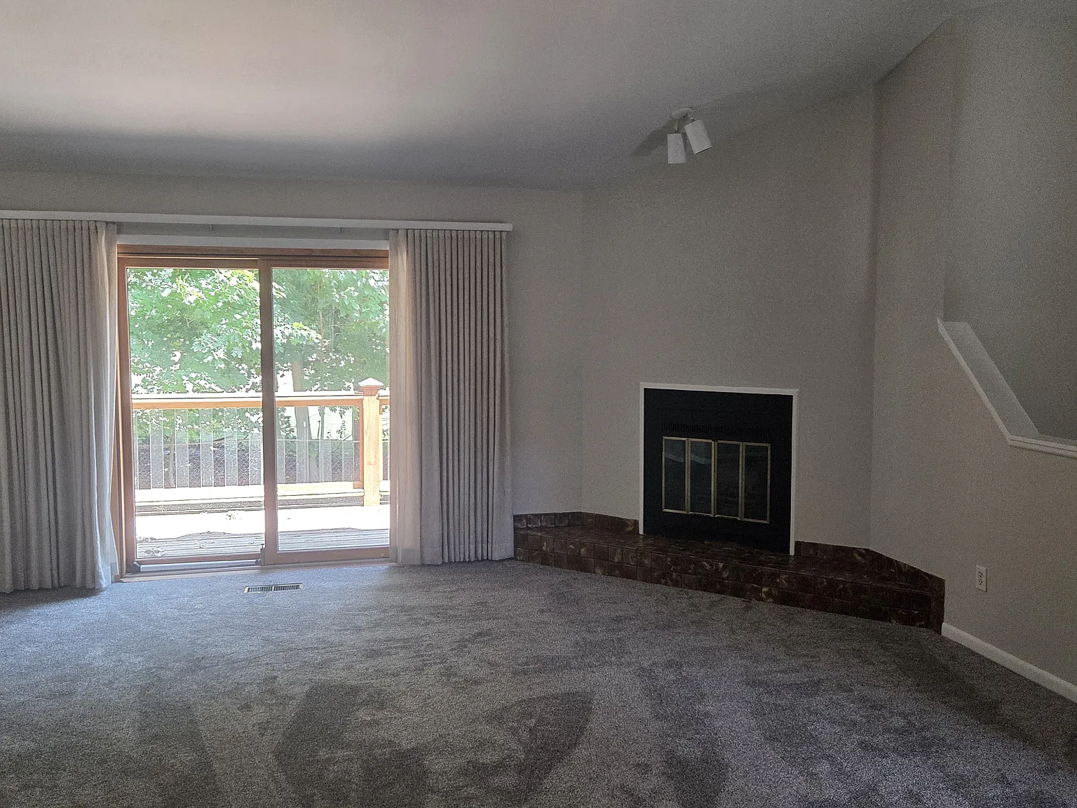 2 bed, 1029 sqft, $1,950 — Photo 2