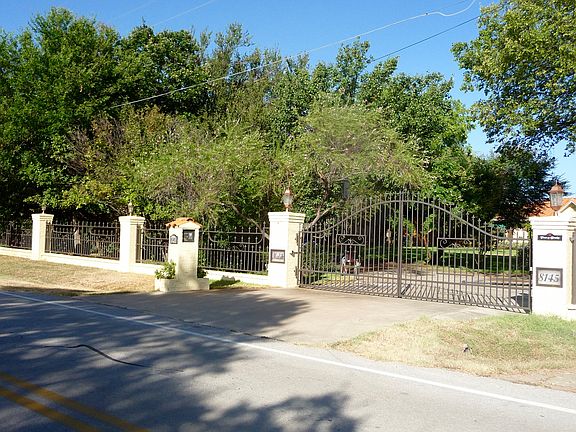Electric gate & intercom