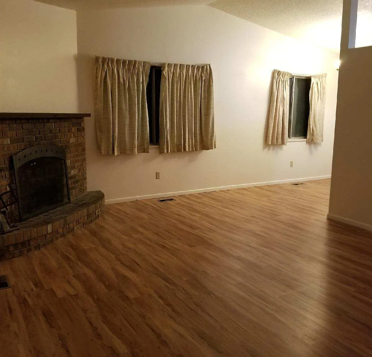 3 bed, 1.5 bath, 1120 sqft, $1,950 — Photo 2