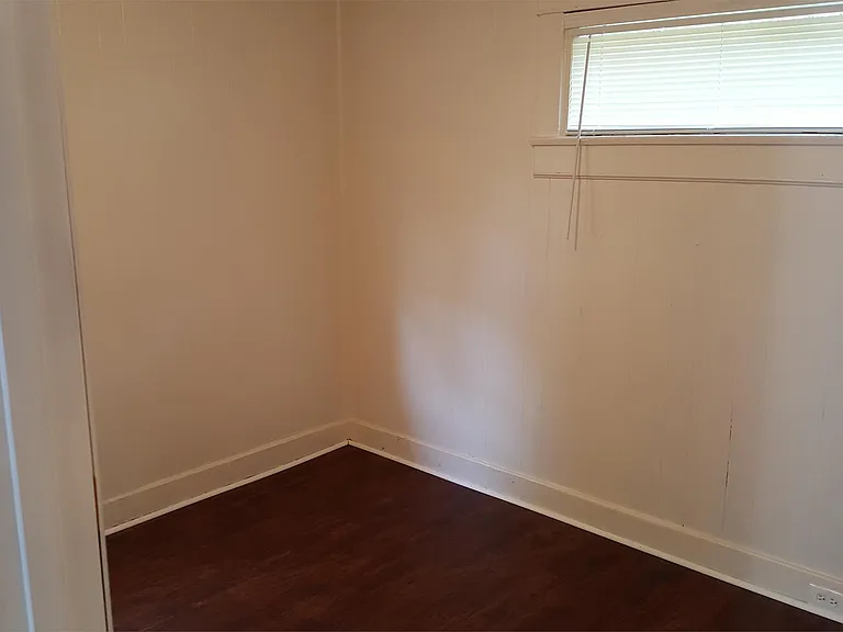 Middle Bedroom