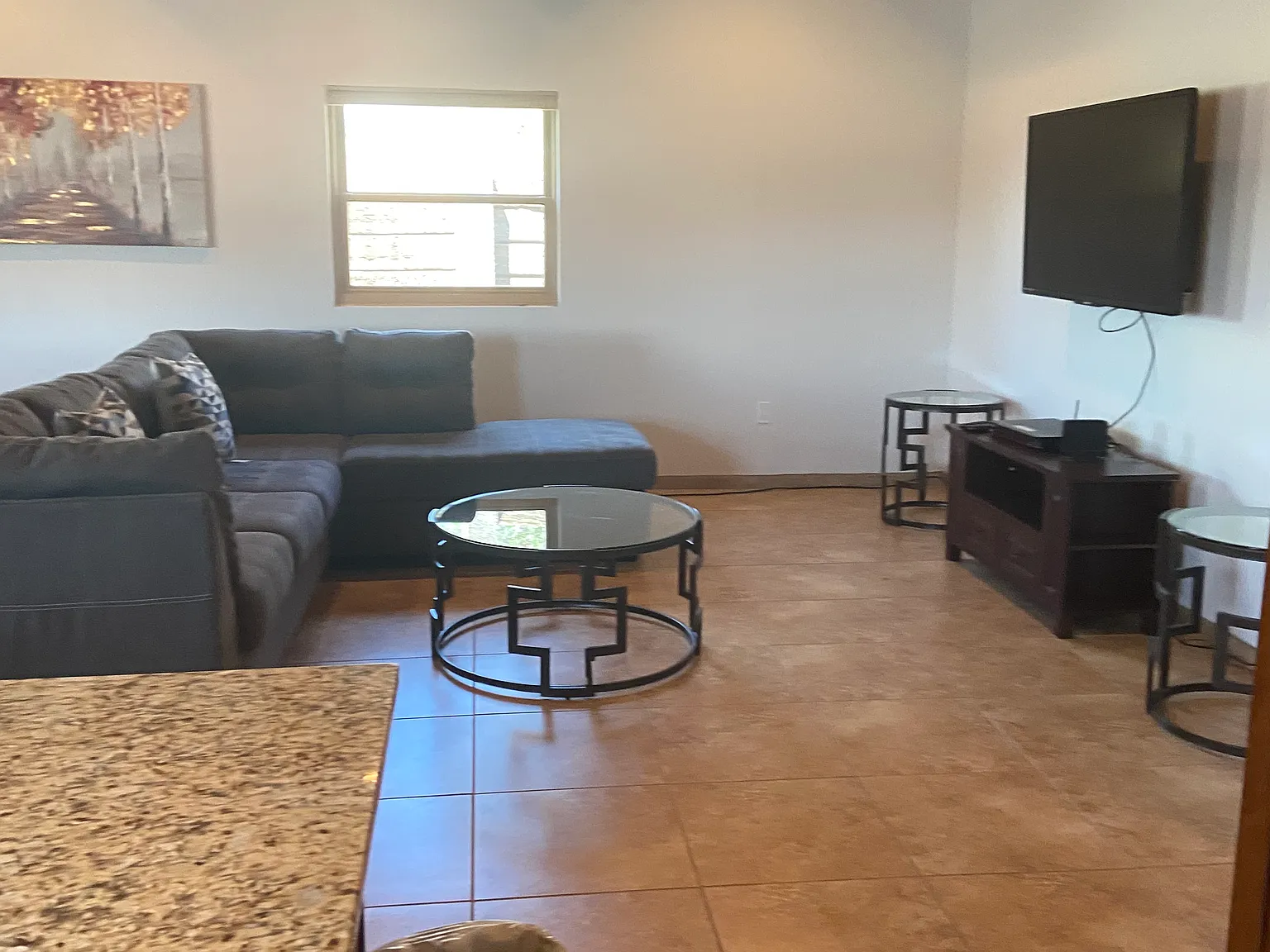 2 bed, 1100 sqft, $2,100 — Photo 2