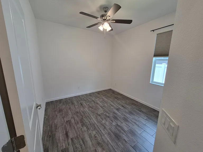 1257 Hendon Loop — Photo 10