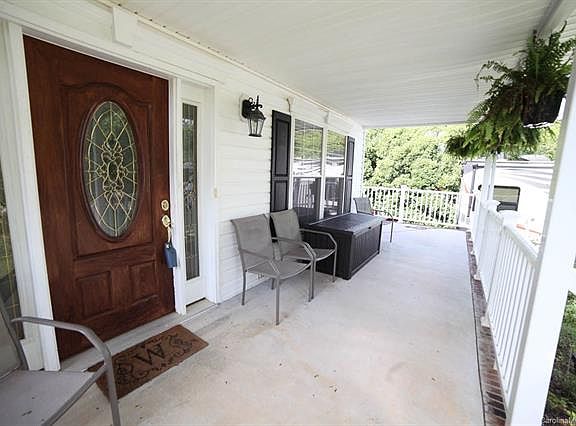 4th image of 1900 Briarwood Cir