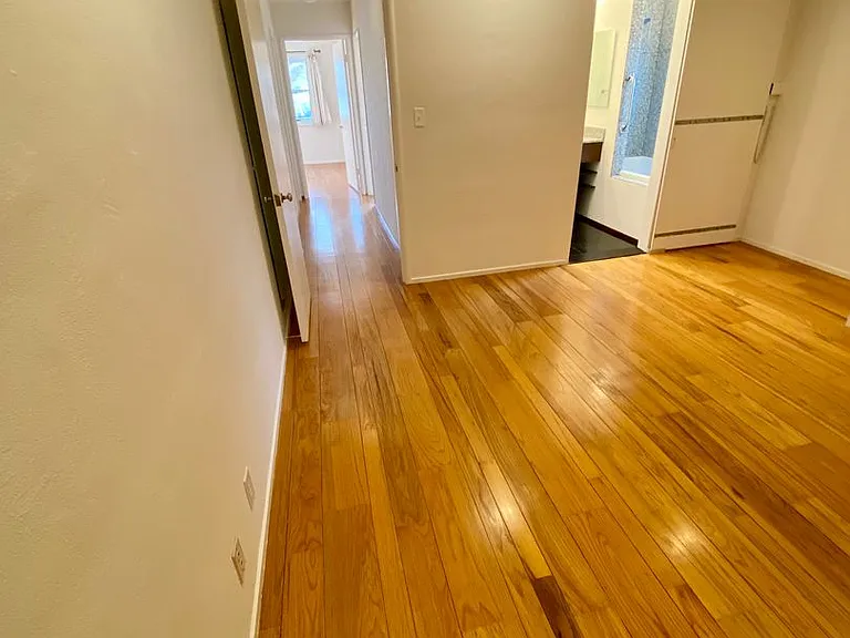 1052 Clark Ave — Photo 15