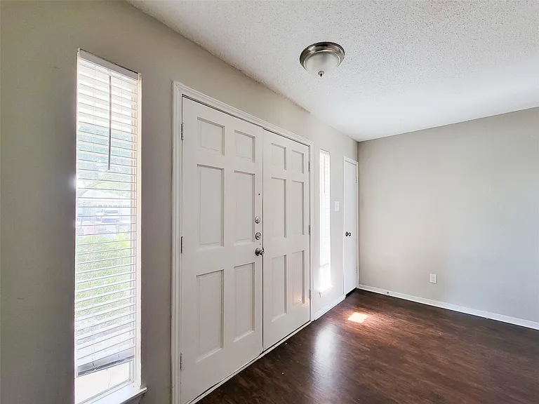 18402 Tall Cypress Dr — Photo 3