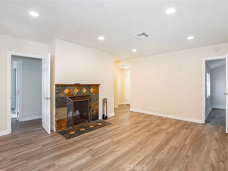 7820 Lasaine Ave — Photo 4