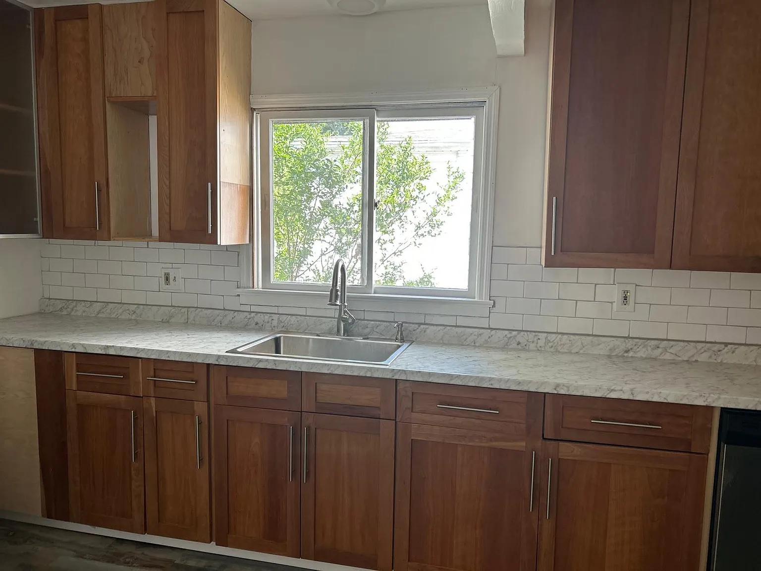 3 bed, 1300 sqft, $2,700 — Photo 4