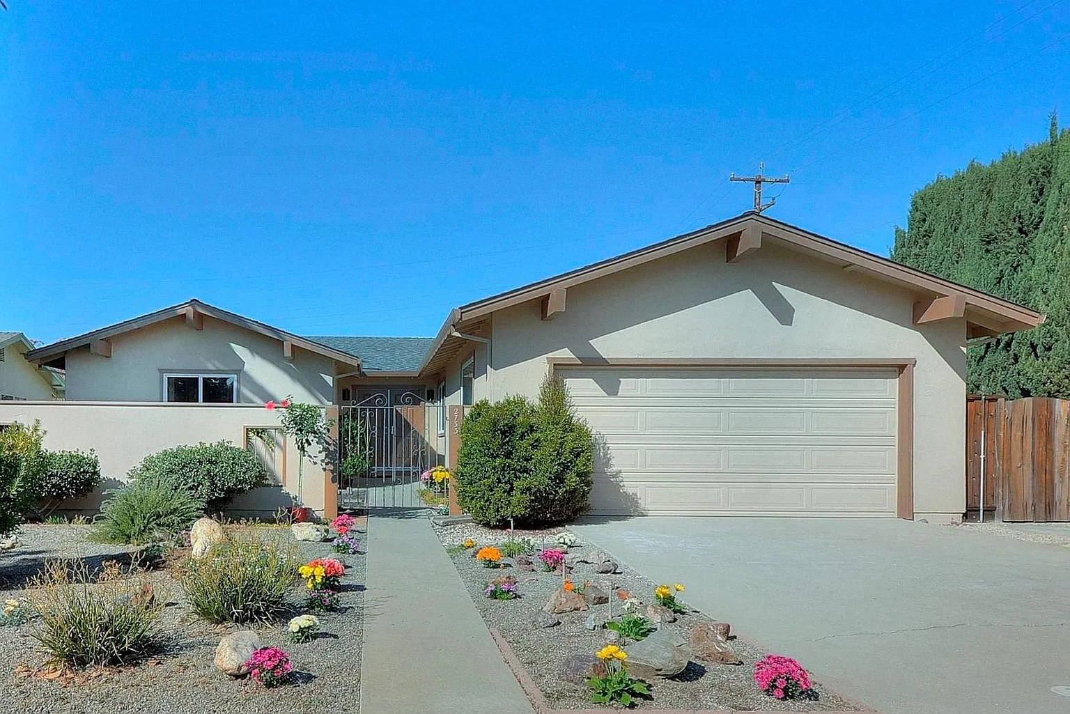 2733 Los Altos Dr photo 1