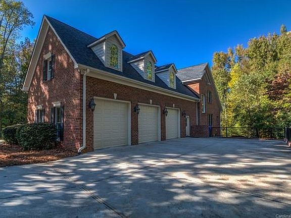 3 car oversized garage 9X9' 