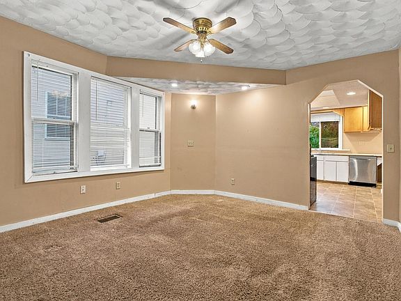 5th image of 430 Michigan St