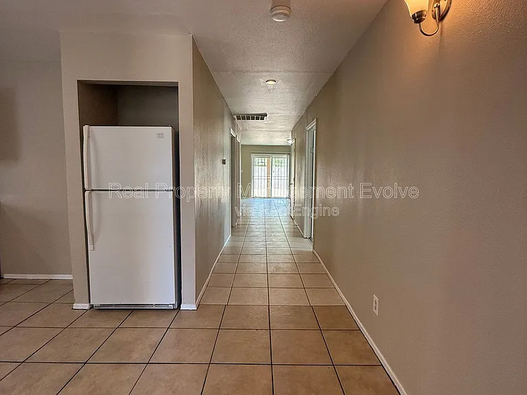 2950 E Mobile Ln — Photo 4