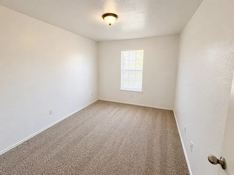 1703 Benttree Dr #B — Photo 12