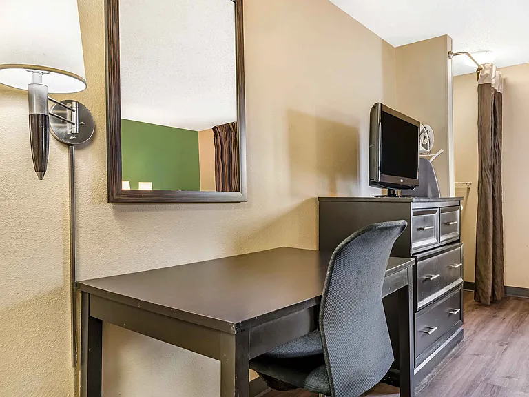 Studio Suite - 1 Queen Bed