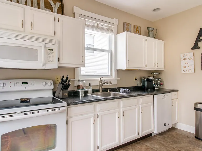 14 Parry Ave — Photo 10