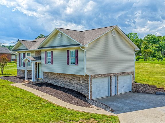 2nd image of 135 Lauren Dr