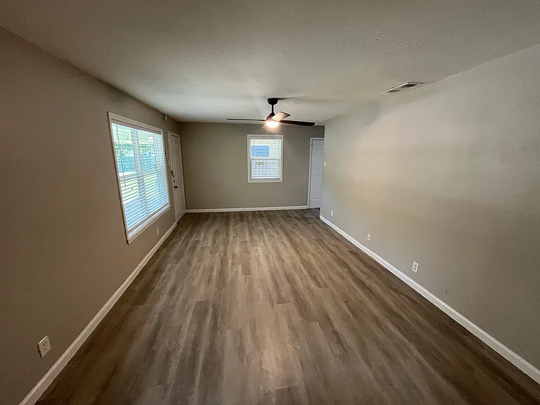 2911 Millmar Dr — Photo 4