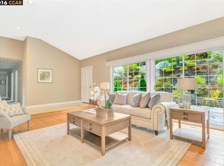 14 Hall Dr, Orinda, CA 94563