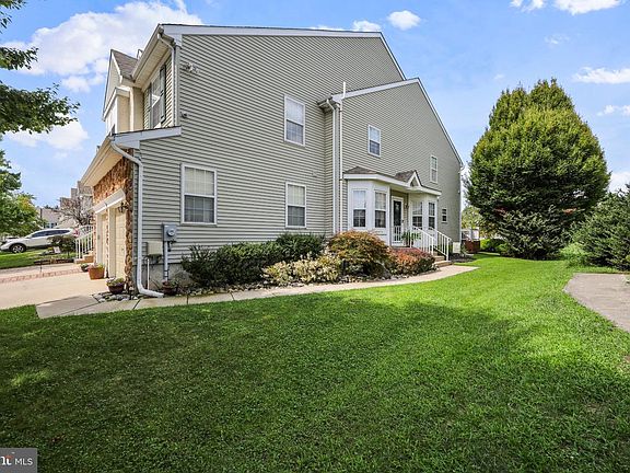 4th image of 146 Hearthstone Ln