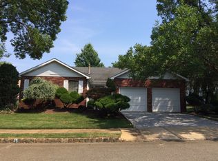26 Lesley Dr, Marlboro, NJ 07746