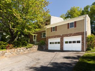 48 Lafayette Dr, Trumbull, CT 06611