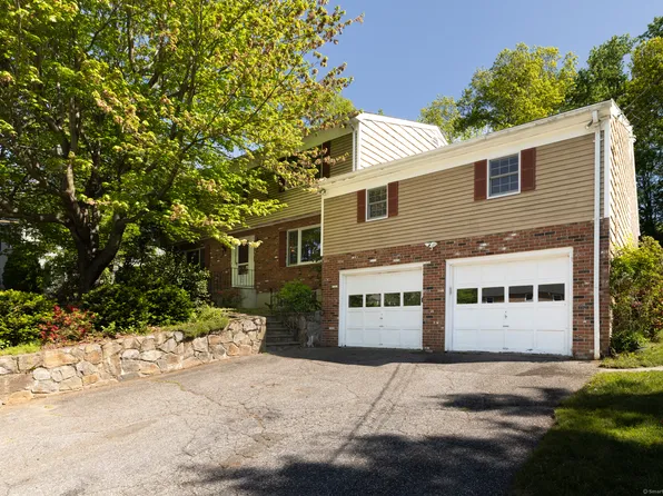 48 Lafayette Drive, Trumbull, CT 06611