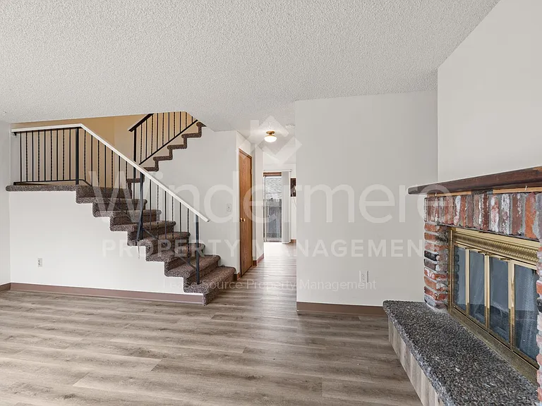 2702 E 31st Ave — Photo 6