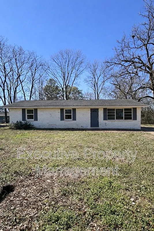 3 bed, 1.0 bath, 1301 sqft, $920 — Photo 1