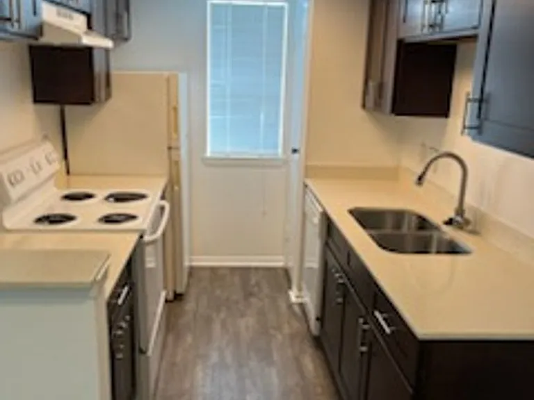Ashford Creek Apartments — Photo 52