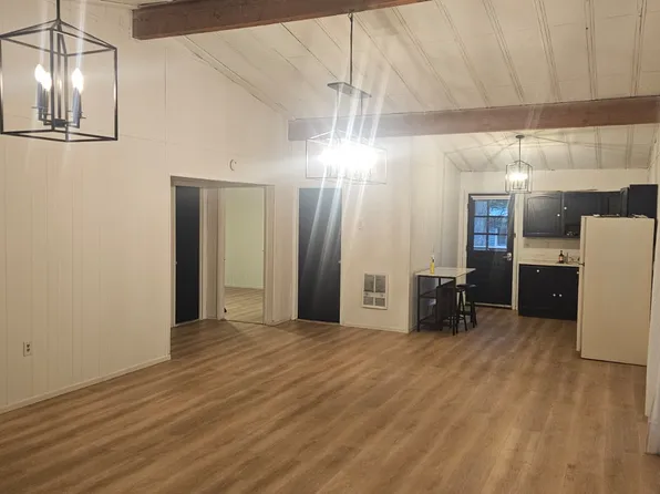 131 Hound Rd, Dingmans Ferry, PA 18328