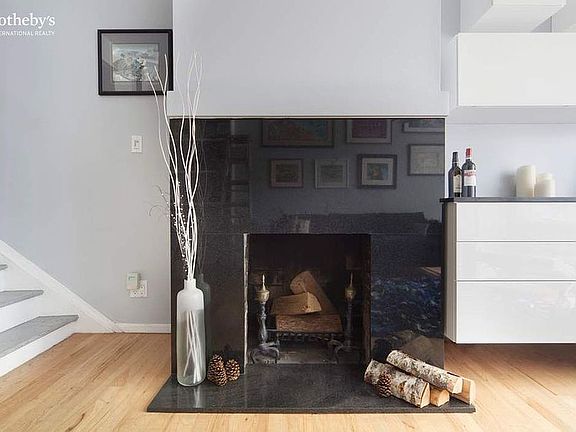 4th image of 351 W 20th St Unit Garden