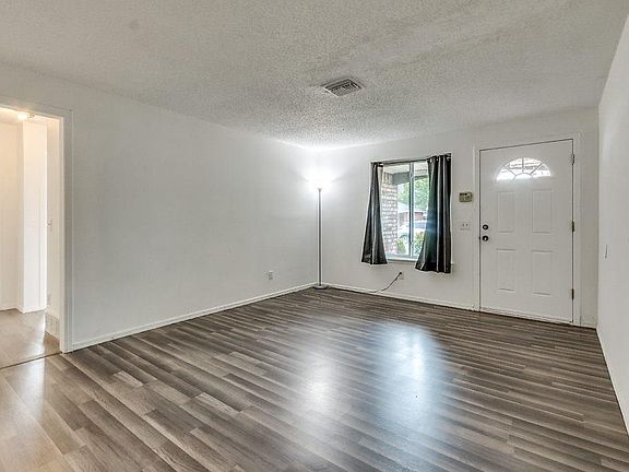 2nd image of 4009 Larkwood Dr
