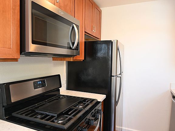 4th image of 2816 Curtis Ave