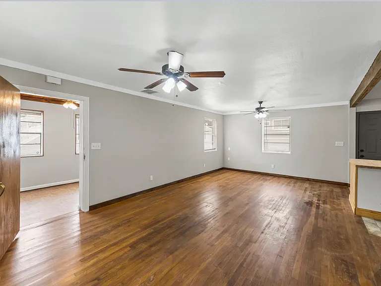 1184 Woodruff Ave — Photo 9